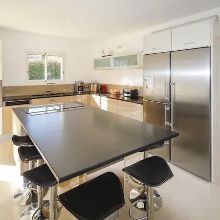 펜션 Four-bedroom Holiday In Raphael Saint-Raphaël
