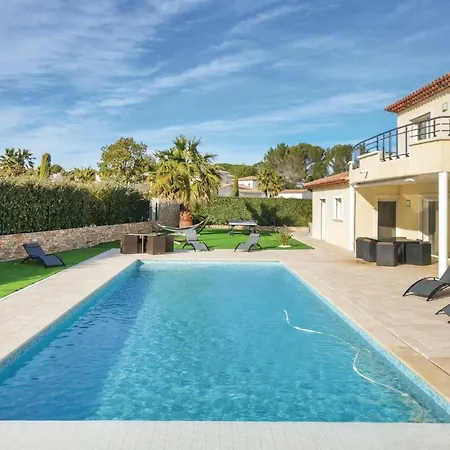 Four-bedroom Holiday In Raphael *