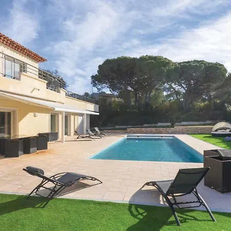 Four-bedroom Holiday In Raphael 펜션 Saint-Raphaël