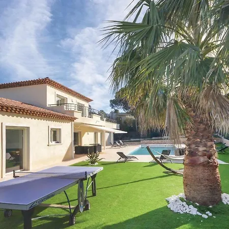 Four-bedroom Holiday In Raphael Saint-Raphaël