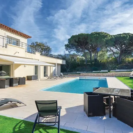 Four-bedroom Holiday In Raphael Saint-Raphael (Var)