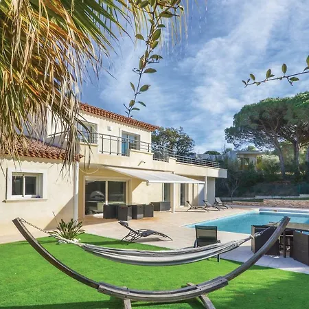 Holiday home Four-bedroom Holiday In Raphael Saint-Raphael (Var)