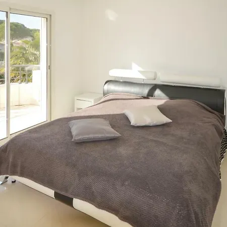 Four-bedroom Holiday In Raphael * Saint-Raphael (Var)
