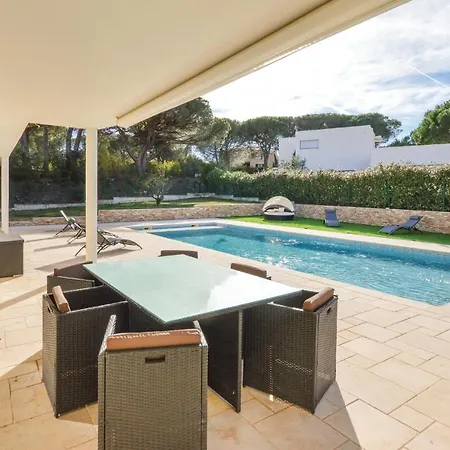 Four-bedroom Holiday In Raphael Holiday home *